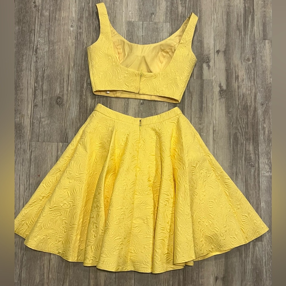 Sherri Hill 2 piece butter yellow dress- size 0 - Picture 4 of 5